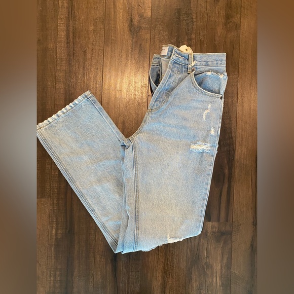 NEVER WORN, NEW WITH TAGS! High rise light washed destroyed denim - Picture 3 of 4